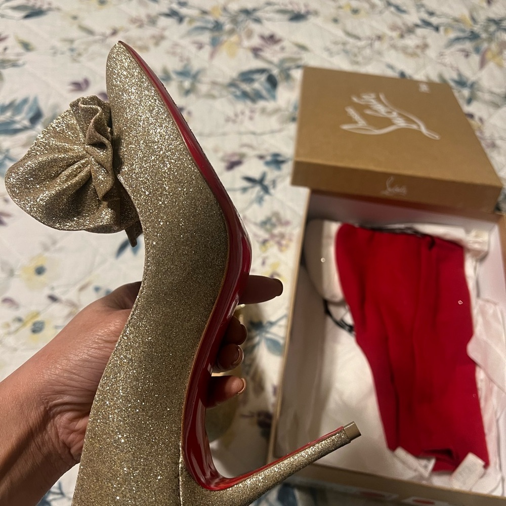 Christian Louboutin gold dresses shoe. - Picture 5 of 9